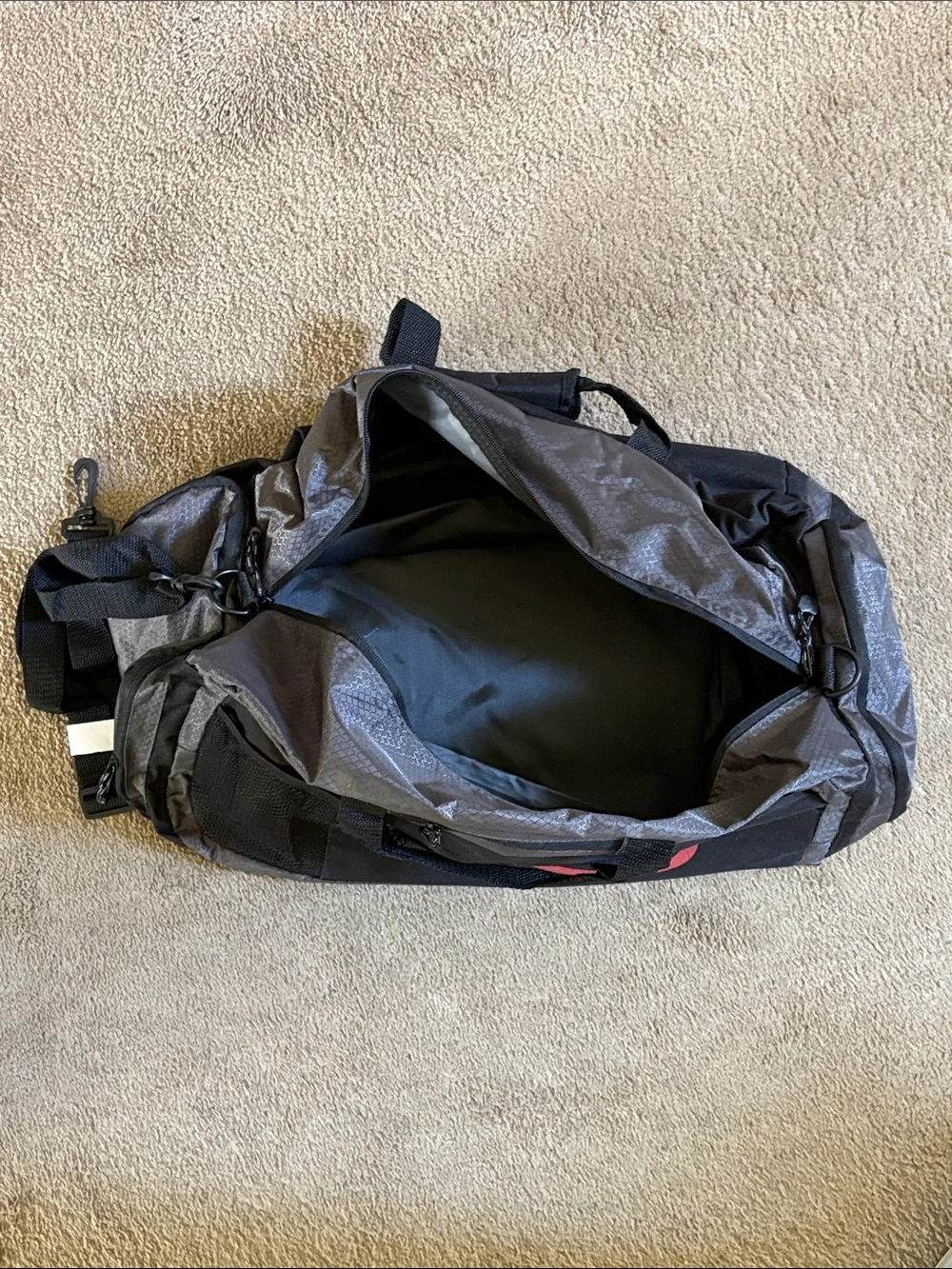 Men's Gray Travel Duffel Bag - Versatile Weekend Carry